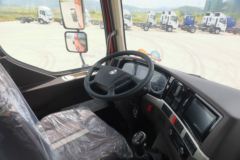 东风柳汽 乘龙H5中卡 230马力 6X2 7.8米栏板载货车(国六)(LZ1252H5CC1)
