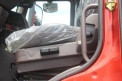 东风柳汽 乘龙H5中卡 290马力 6X2 9.7米仓栅式载货车(LZ5250CCYH7CB)