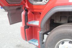 东风柳汽 乘龙H5中卡 290马力 6X2 9.7米仓栅式载货车(LZ5250CCYH7CB)