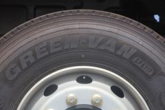 东风柳汽 乘龙H5中卡 290马力 6X2 9.7米仓栅式载货车(LZ5250CCYH7CB)