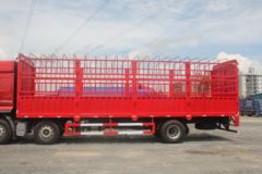 东风柳汽 乘龙H5中卡 290马力 6X2 9.7米仓栅式载货车(LZ5250CCYH7CB)