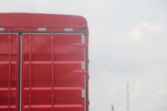 东风柳汽 乘龙H5中卡 290马力 6X2 9.7米仓栅式载货车(LZ5250CCYH7CB)