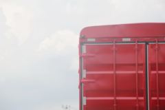 东风柳汽 乘龙H5中卡 290马力 6X2 9.7米仓栅式载货车(LZ5250CCYH7CB)