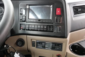 �й����� HOWO TX�ؿ� 440���� 6X4 ǣ����(ZZ4257V324GF1)ͼƬ