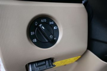 �й����� HOWO TX�ؿ� 440���� 6X4 ǣ����(ZZ4257V324GF1)ͼƬ