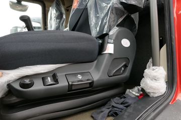 �й����� HOWO TX�ؿ� 440���� 6X4 ǣ����(ZZ4257V324GF1)ͼƬ