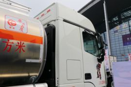 福田欧曼底盘&nbsp;油罐车外观图片
