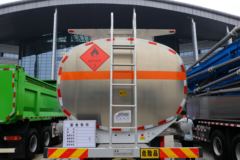 福田欧曼 GTL 质享版 360马力 6X2 运油车(国六)(楚胜牌)(CSC5329GYYLB6)
