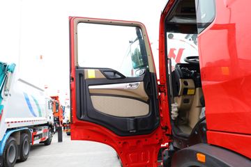 重汽豪沃(HOWO)底盘&nbsp;随车吊驾驶室图片