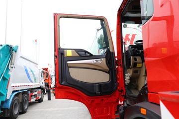 重汽豪沃(HOWO)底盘&nbsp;随车吊驾驶室图片