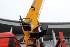 中国重汽 HOWO TX 350马力 6X4 随车起重运输车(国六)(徐工机械)(XGS5251JSQZ6)