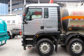 重汽汕德卡底盘&nbsp;油罐车外观图片