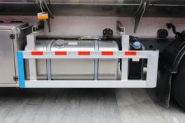 重汽汕德卡底盘&nbsp;油罐车底盘图片