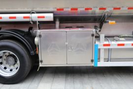 重汽汕德卡底盘&nbsp;油罐车底盘图片