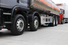 中国重汽 汕德卡C5H 350马力 8X4 运油车(国六)(绿叶牌)(JYJ5326GYYF)