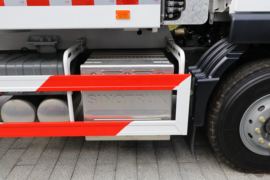 重汽汕德卡底盘&nbsp;垃圾运输车底盘图片