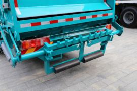 重汽汕德卡底盘&nbsp;垃圾运输车上装图片