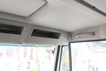 �������� ��ʨC6 330���� 8X4 7.6���������������䳵(����)(�м���)(CQ5317GJBHV09286)ͼƬ