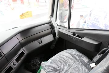 �������� ��ʨC6 330���� 8X4 7.6���������������䳵(����)(�м���)(CQ5317GJBHV09286)ͼƬ