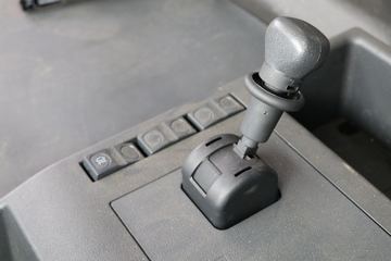 �������� ��ʨC6 330���� 8X4 7.6���������������䳵(����)(�м���)(CQ5317GJBHV09286)ͼƬ