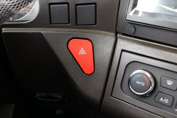 �������� ��ʨC6 330���� 8X4 7.6���������������䳵(����)(�м���)(CQ5317GJBHV09286)ͼƬ