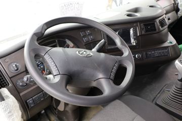 �������� ��ʨC6 330���� 8X4 7.6���������������䳵(����)(�м���)(CQ5317GJBHV09286)ͼƬ