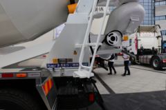 上汽红岩 杰狮C6 330马力 8X4 7.6方混凝土搅拌运输车(国六)(中集瑞江)(CQ5317GJBHV09286)