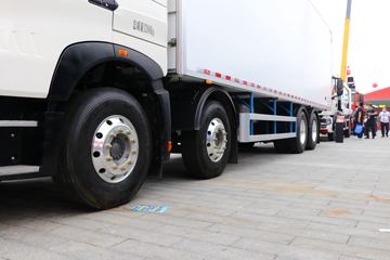 �й����� HOWO TH7�ؿ� 460���� 8X4 ��س�(����)(��Ҷ��)ͼƬ