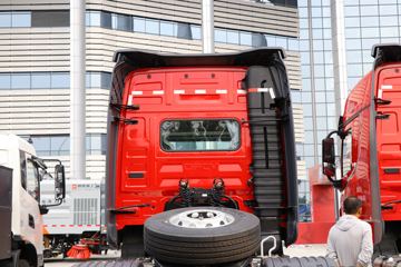 �������ó� �����콢KX 600���� 6X4 AMT�Զ���ǣ����(����)(Һ��)ͼƬ