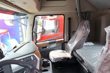 �������ó� �����콢KX 600���� 6X4 AMT�Զ���ǣ����(����)(Һ��)ͼƬ