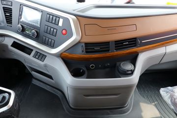 �������ó� �����콢KX 600���� 6X4 AMT�Զ���ǣ����(����)(Һ��)ͼƬ