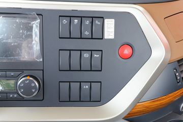 �������ó� �����콢KX 600���� 6X4 AMT�Զ���ǣ����(����)(Һ��)ͼƬ