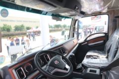 大运 祥龙 230马力 4X2 6.8米仓栅式载货车(国六)(CGC5181CCYHDF53F)