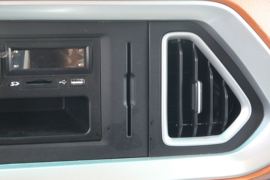 祥龙&nbsp;冷藏车驾驶室图片