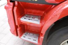 一汽解放 J6L 240马力 4X2 6.8米冷藏车(高顶)(CA5180XLCP62K1L4E6)