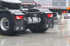 一汽解放 J7重卡 550马力 6X4 AMT自动挡牵引车(一汽)(CA4250P77K25T1E5)