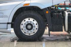 一汽解放 J7重卡 550马力 6X4 AMT自动挡牵引车(一汽)(CA4250P77K25T1E5)