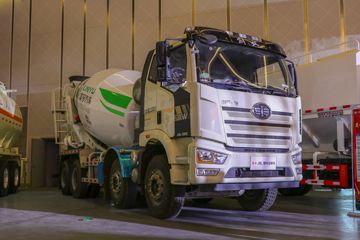 一汽解放 J6L 320马力 8X4 7.95方混凝土搅拌车(国六)(凌宇牌)(CLY5315GJB29E61)