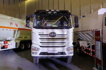一汽解放 J6L 350马力 8X4 8方混凝土搅拌车(凌宇牌)(CLY5315GJB28E62)