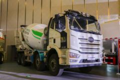 一汽解放 J6L 320马力 8X4 7.95方混凝土搅拌车(国六)(凌宇牌)(CLY5315GJB29E61)