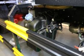 东风多利卡底盘&nbsp;清洗车底盘图片