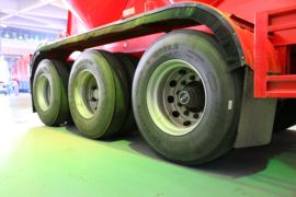 粉粒物料半挂车&nbsp;粉粒物料运输半挂车底盘图片