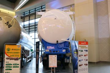 28.5方系列&nbsp;粉粒物料运输半挂车外观图片