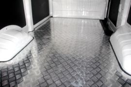 御风EM26&nbsp;电动封闭厢货货厢图片