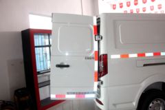 东风股份 御风EM26 3T 4.865米纯电动厢式运输车
