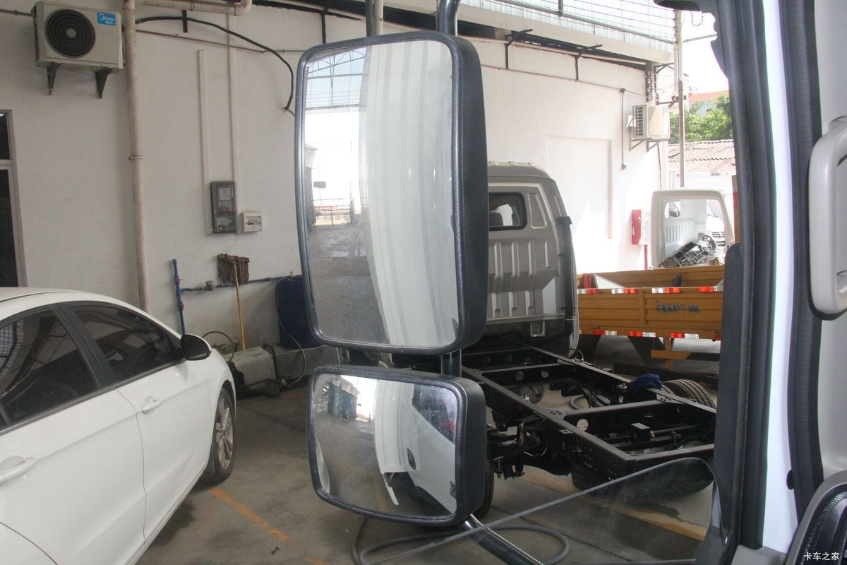 多利卡D6载货车驾驶室图片