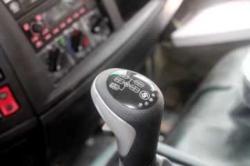 ���� ������D9 180���� 4X2 6.8����ʽ�ػ���ͼƬ