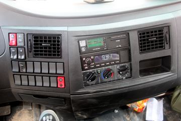 ���� ������D9 180���� 4X2 6.8����ʽ�ػ���ͼƬ