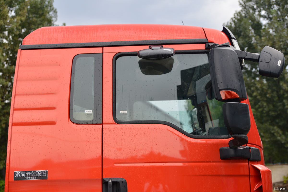 �й����� HOWO TX 220���� 4X2 6.75�ײ�դʽ�ػ���(����)���                                                