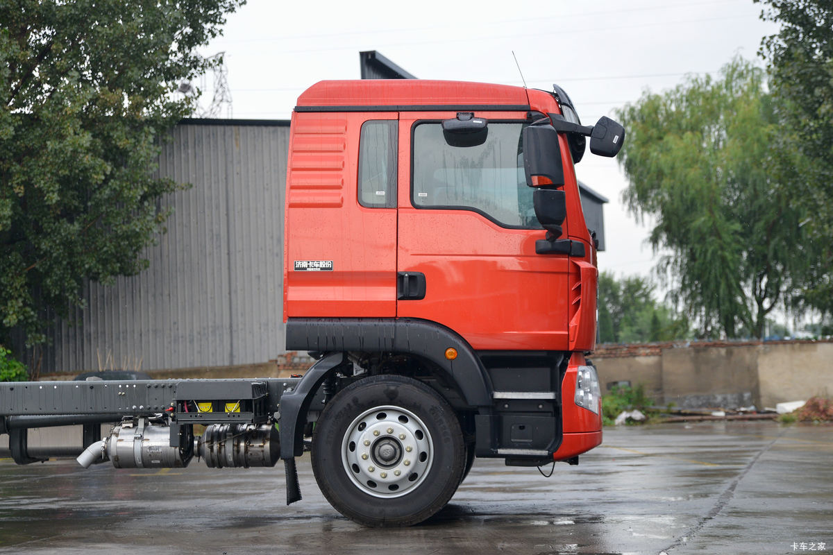 �й����� HOWO TX 220���� 4X2 6.75�ײ�դʽ�ػ���(����)���                                                